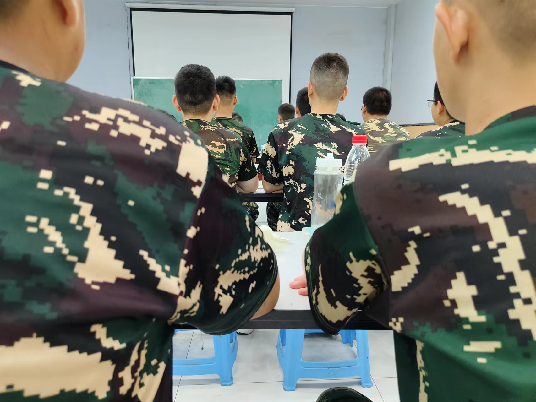 父母越是強(qiáng)迫孩子努力學(xué)習(xí)，孩子就越叛逆
